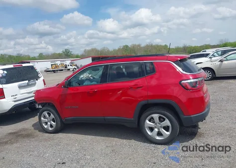 2020 Jeep Compass Latitude 4X4 z USA, uszkodzony, nr VIN 3C4NJDBB1LT135570
